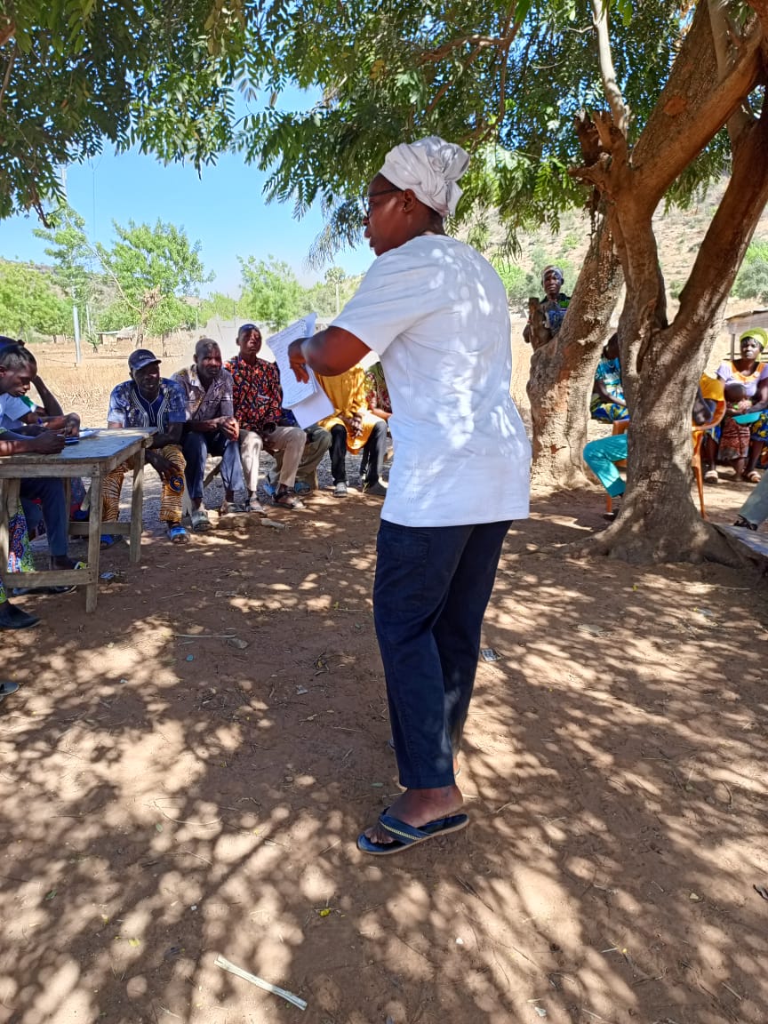 Réunion communautaire ONG SF2D-S Dapaong Togo